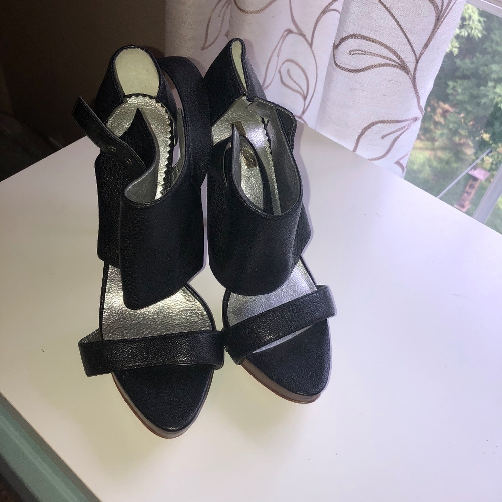 Report Signature Black Leather Heels 7.5